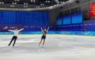 竞彩比分-冬奥前中国双人滑“磨”单跳 赵宏博：与对手比“稳”
