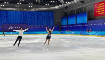 竞彩比分-冬奥前中国双人滑“磨”单跳 赵宏博：与对手比“稳”