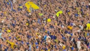 竞彩比分-场面壮观！众多博卡球迷来到现场激情助威