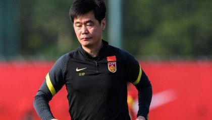 竞彩比分-李霄鹏：归化球员情况不乐观 球队有预案强化硬度