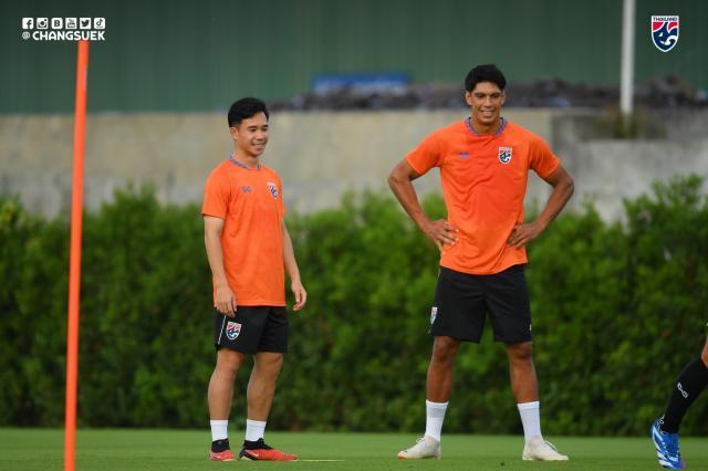 在日本效力的素帕触(左)以及在印尼效力的中后卫多洛13日归队参加训练.jpg